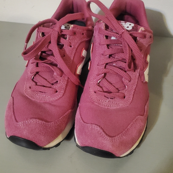 Rose Pink New Balance Womens 9 - Picture 3 of 5